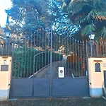 Maison d'hôtes The Ortensia, Our With View, Spacious Park-facing Balcony And Private External Bathroom At The Isabella Stresa
