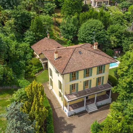 Maison d'hôtes L'ortensia Della Isabella, Con Vista Lago, Balcone Sul Parco E Bagno Esclusivo All'esterno Della *