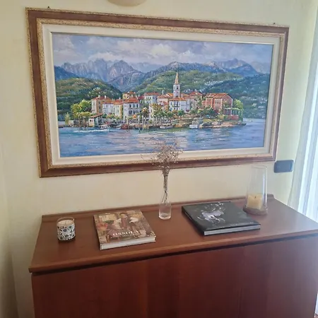 Πανσιόν The Ortensia, Our With View, Spacious Park-facing Balcony And Private External Bathroom At The Isabella Στρέσα