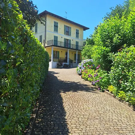 Guest house Isabella: Lakefront With Park View Balcony *