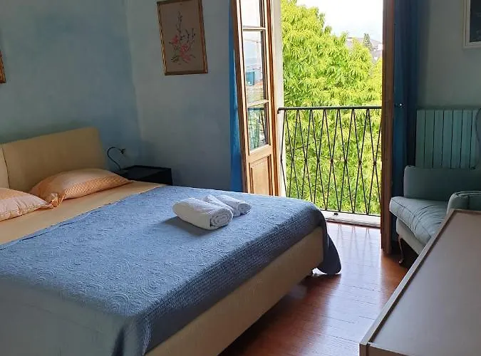 Pensjonat The Ortensia, Our With View, Spacious Park-facing Balcony And Private External Bathroom At The Isabella
