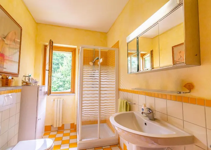 Pensjonat The Ortensia, Our With View, Spacious Park-facing Balcony And Private External Bathroom At The Isabella Stresa