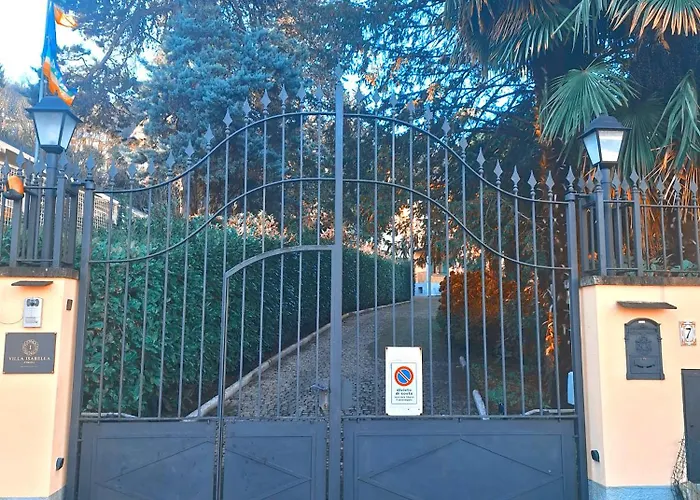 Pensjonat The Ortensia, Our With View, Spacious Park-facing Balcony And Private External Bathroom At The Isabella Stresa