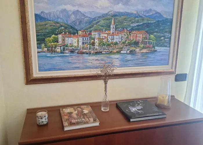 Pensjonat The Ortensia, Our With View, Spacious Park-facing Balcony And Private External Bathroom At The Isabella Stresa