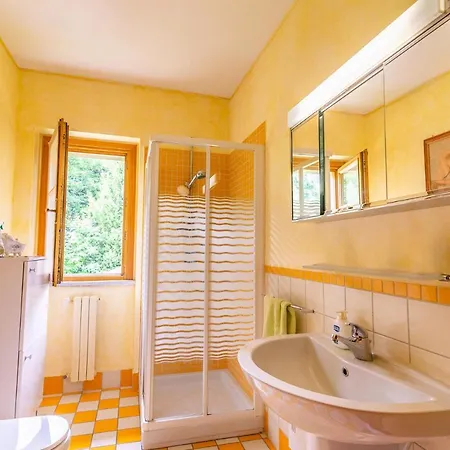 Affittacamere The Ortensia, Our With View, Spacious Park-facing Balcony And Private External Bathroom At The Isabella Stresa