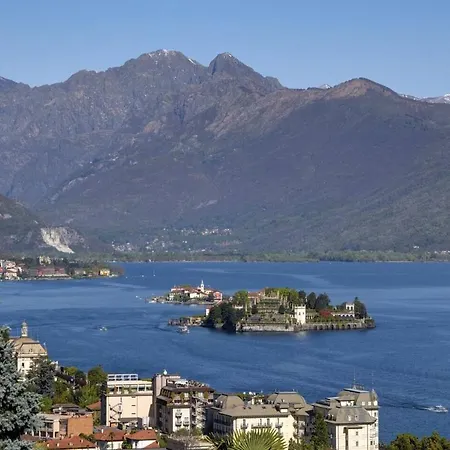 Isabella: Lakefront With Park View Balcony 3* Stresa