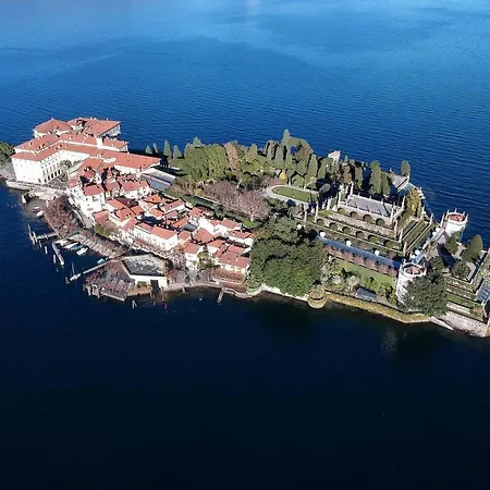 The Ortensia, Our With View, Spacious Park-facing Balcony And Private External Bathroom At The Isabella 3* Stresa