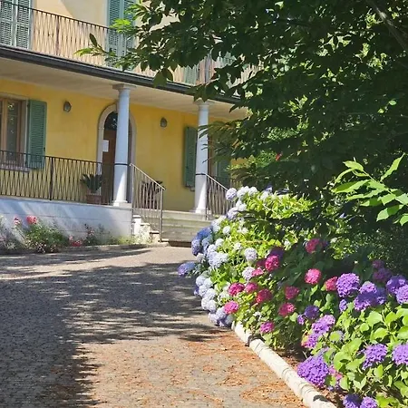 The Ortensia, Our With View, Spacious Park-facing Balcony And Private External Bathroom At The Isabella 3*