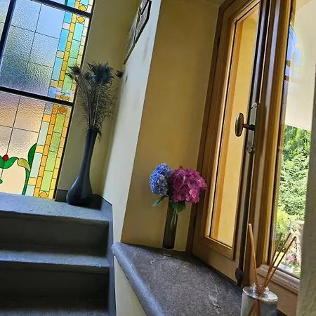 Isabella: Lakefront With Park View Balcony