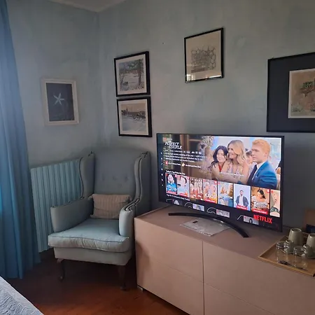 The Ortensia, Our With View, Spacious Park-facing Balcony And Private External Bathroom At The Isabella Affittacamere 3*