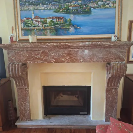 Guest house Isabella: Lakefront With Park View Balcony *